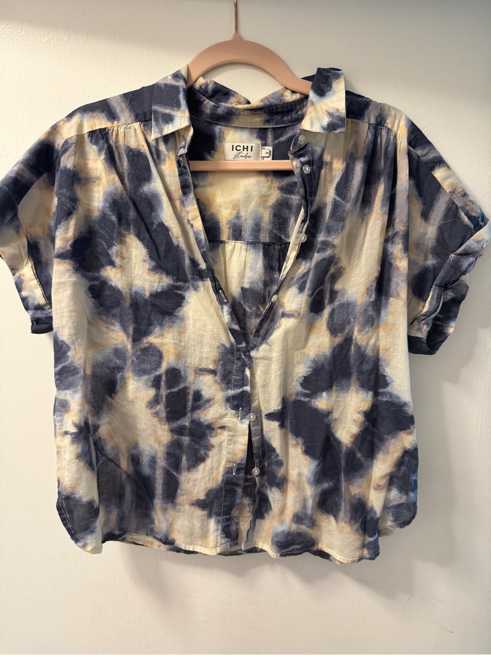ICHI Blue and Cream Tie-Dye Short Sleeve Button Down Shirt